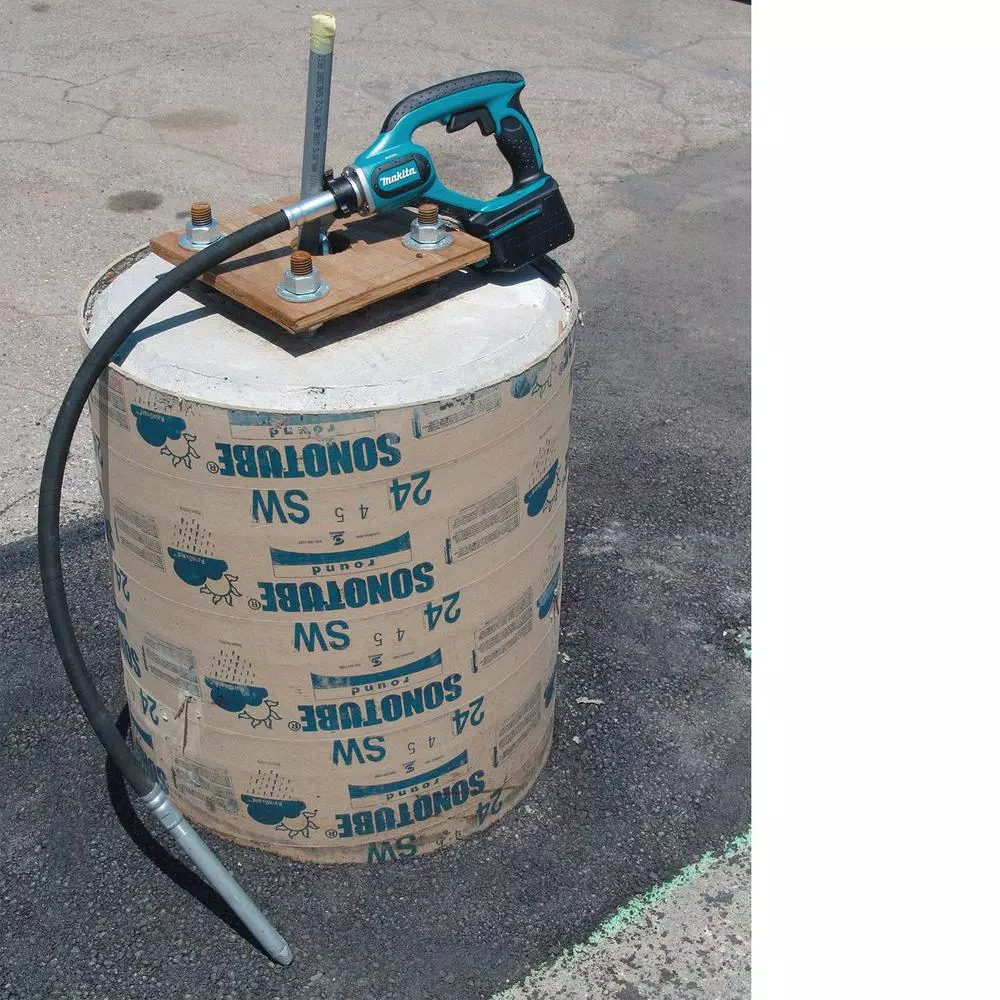 Makita 18V LXT Cordless 4 ft. Concrete Vibrator Kit (XVR01T) with 5.0Ah Battery and Charger
