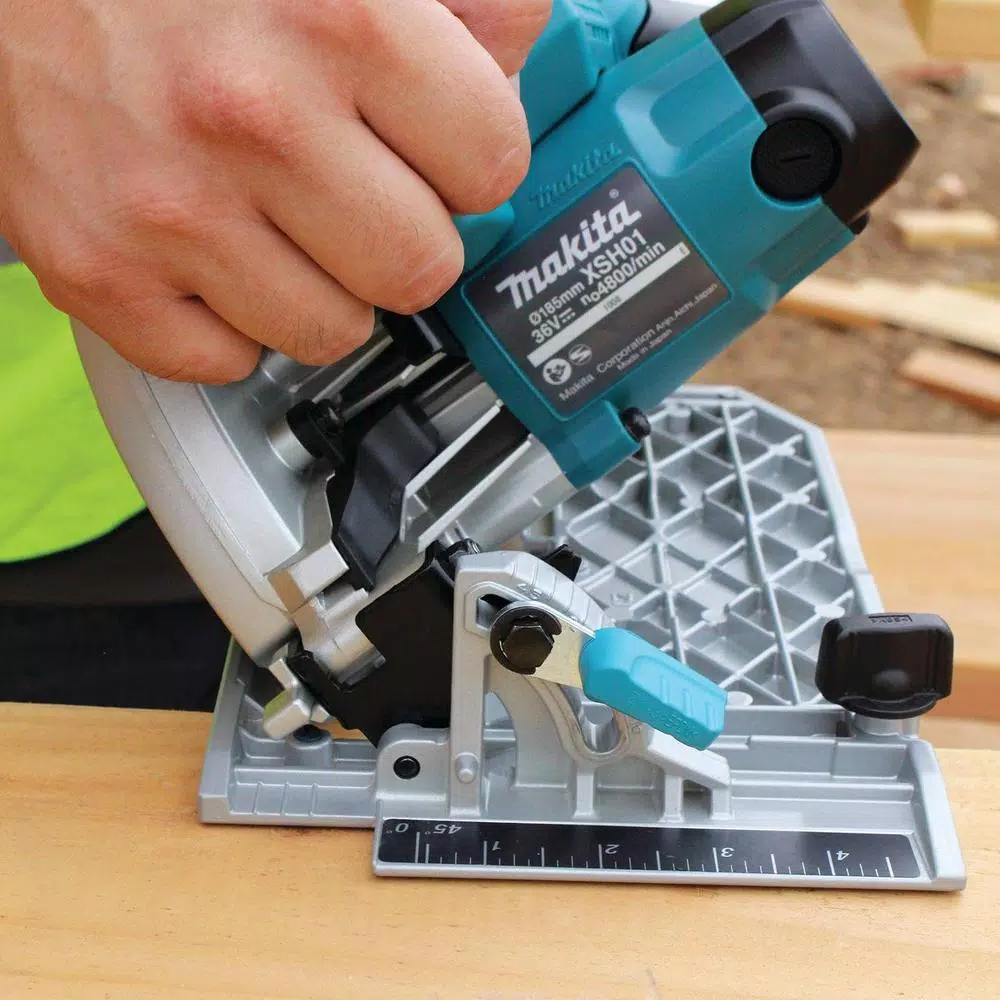 Makita 36V (18V x2) 7-1/4 in. Cordless Circular Saw Kit with 2 5.0 Ah Batteries and Charger