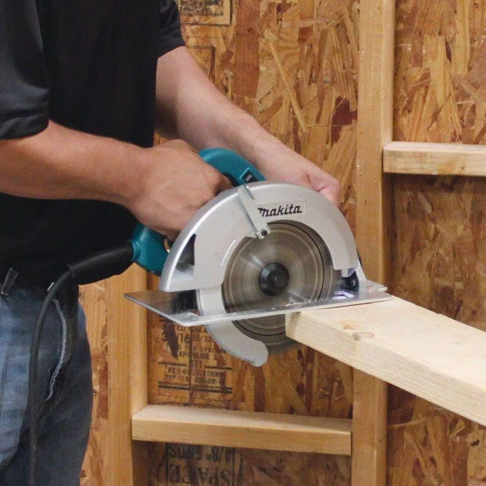 Makita 7-1/4 in. 15 Amp Corded Circular Saw with 24T Carbide Blade and LED Lights