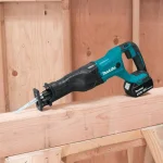 Makita 18V LXT Lithium-Ion Cordless Reciprocating Saw Kit with 5.0Ah Batteries and Charger thumbnail 3