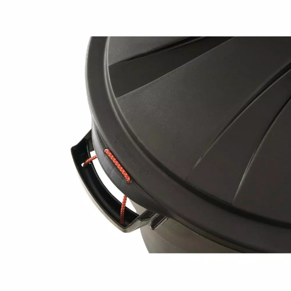 Rubbermaid Roughneck 32 Gallon Round Black Trash Can with Lid (2-Pack)