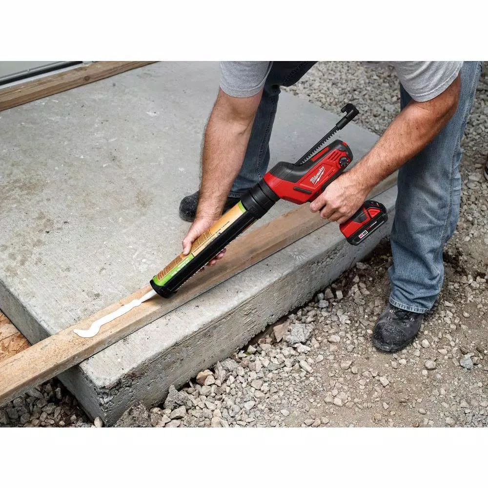 Milwaukee M18 FUEL 18V Brushless Reciprocating Saw & Caulk Gun Combo Kit with (2) 6.0 Ah Batteries