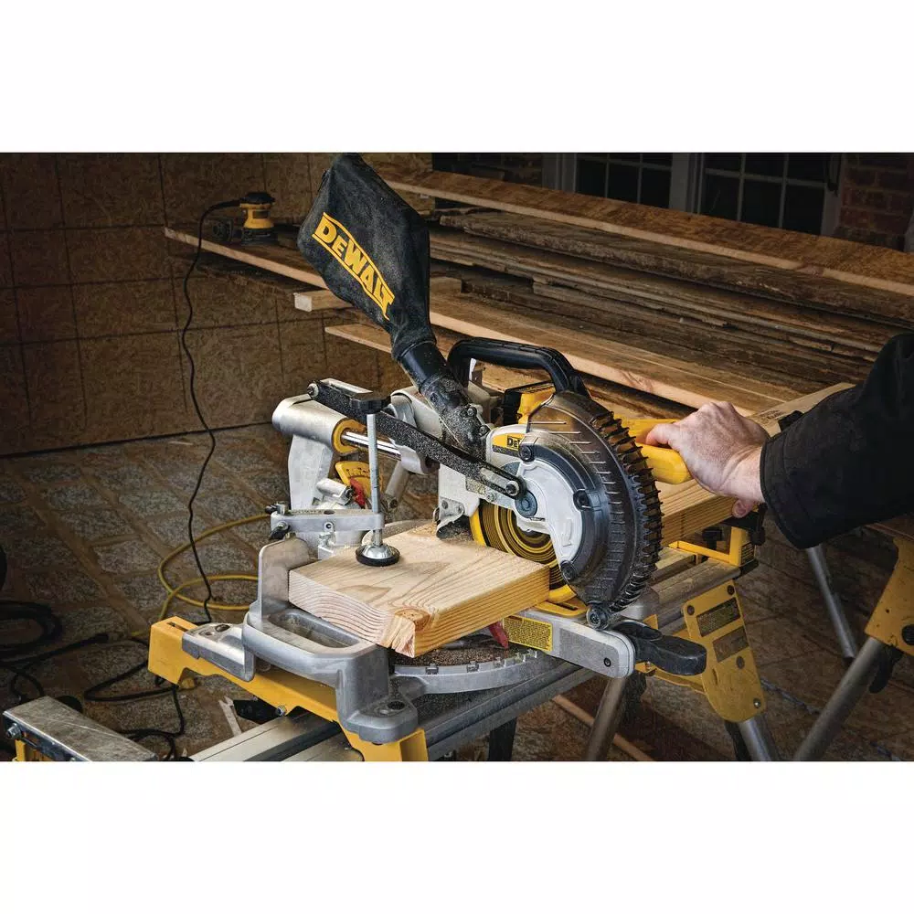DEWALT 20V MAX Cordless 7-1/4 in. Sliding Compound Miter Saw Kit with 4.0Ah Battery & Oscillating Tool Bonus