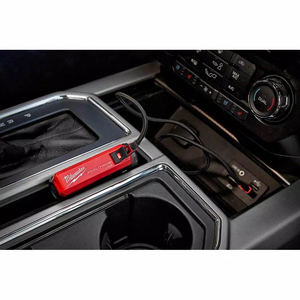 Milwaukee REDLITHIUM USB Charger and Portable Power Source