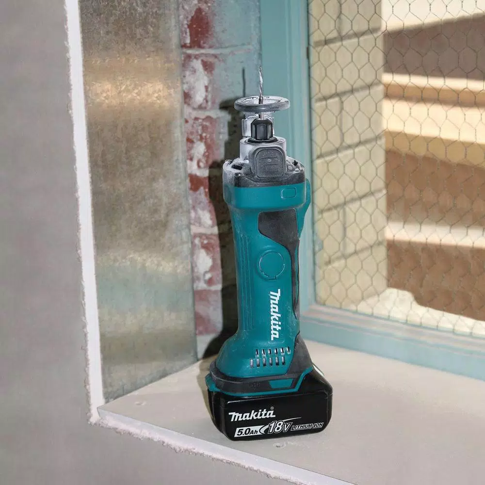 Makita 18V LXT Lithium-Ion Cordless Cut-Out Tool Kit with 5.0 Ah Battery Bonus