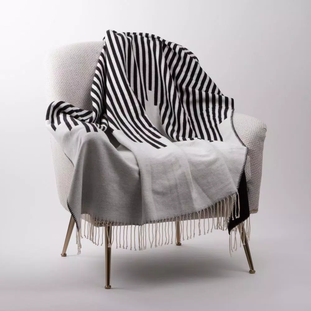 Glitzhome 60 x 50 in. Woven Cotton Geometric Jacquard Throw Blanket, Black and White