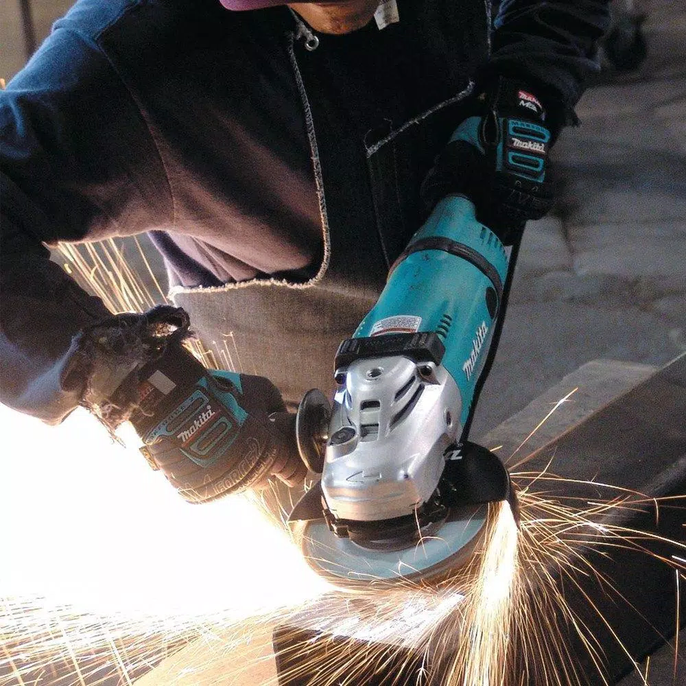 Makita 7 in. Angle Grinder, 15 Amp, Soft Start, 8000 rpm