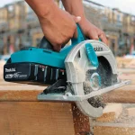 Makita 36V (18V x2) 7-1/4 in. Cordless Circular Saw Kit with 2 5.0 Ah Batteries and Charger thumbnail 2