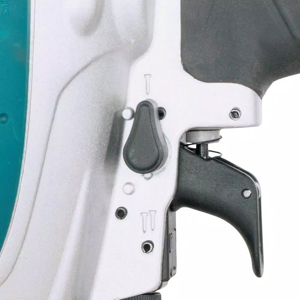 Makita 15-Gauge 34° Angled Finish Nailer, 1-1/4 in. to 2-1/2 in.