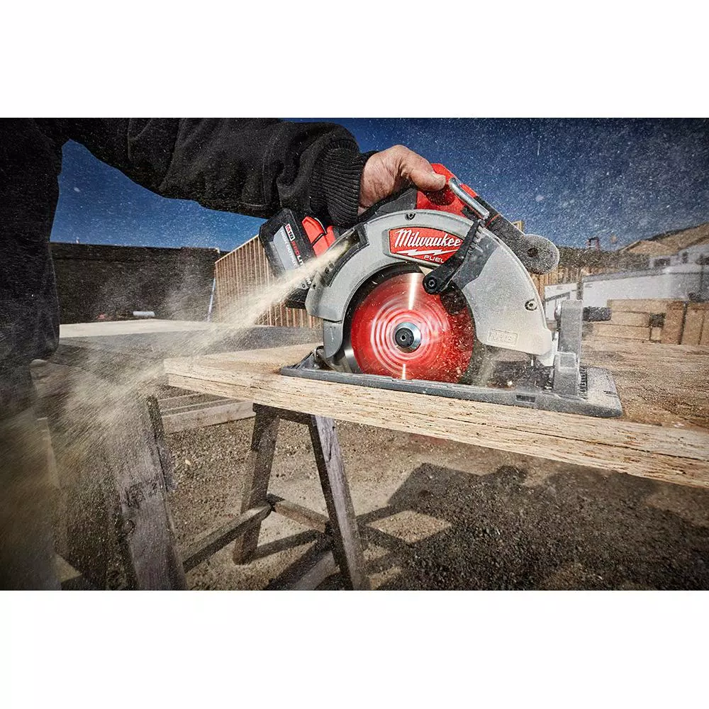 Milwaukee M18 FUEL 7-1/4 in. Cordless Circular Saw with 8.0 Ah High Output Battery