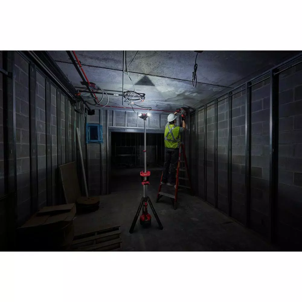 Milwaukee M18 ROCKET LED Tower Light/Charger Kit with 9.0 Ah Battery