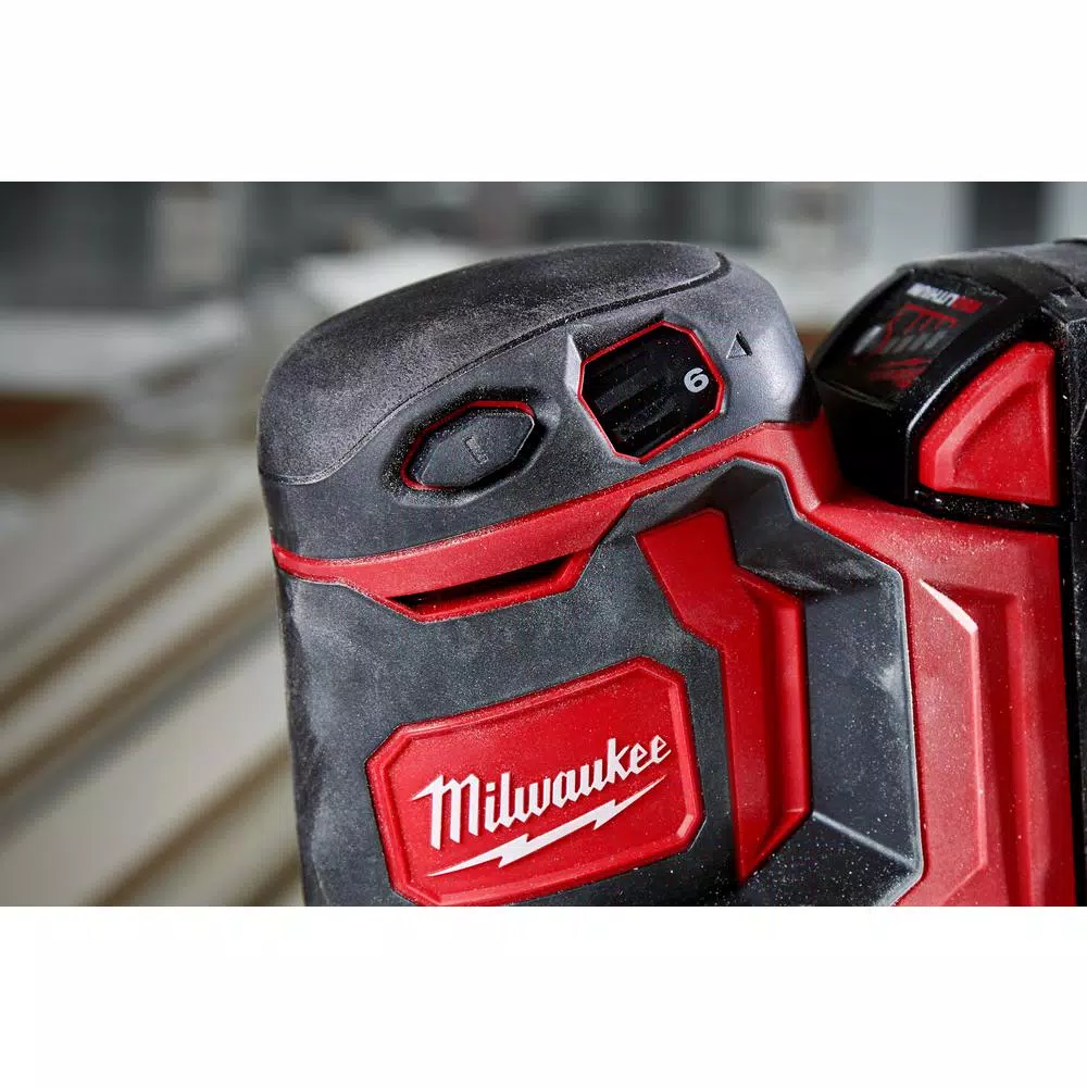 Milwaukee M18 18V Lithium-Ion 5 in. Cordless Random Orbit Sander Kit with 3.0Ah Battery, Charger and Bag