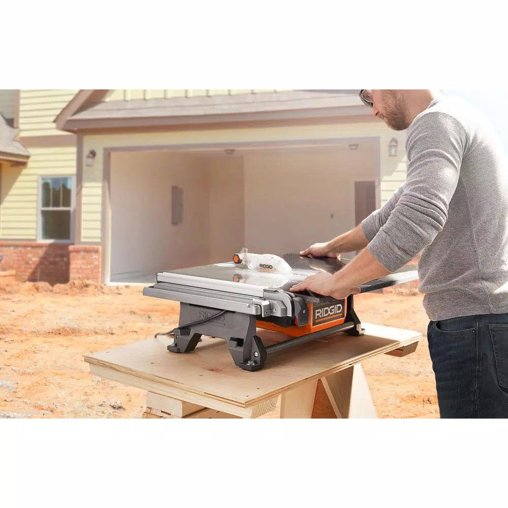 RIDGID 7 in. Corded Wet Tile Saw with LevelMax Anti-Lippage System & 600 LevelMax Stems