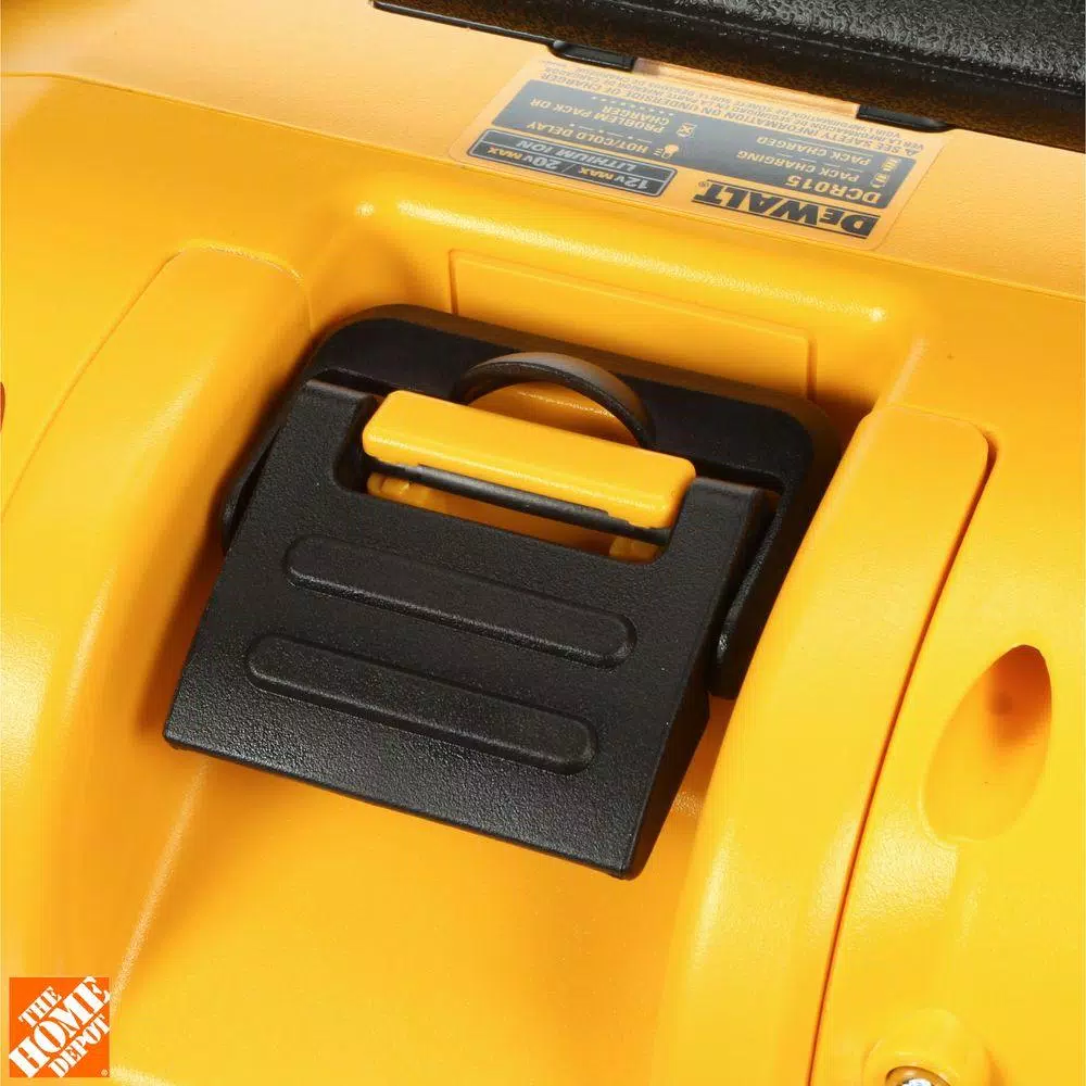 DEWALT 20V MAX Worksite Radio with Built-in 2 Amp Charger, DCR015