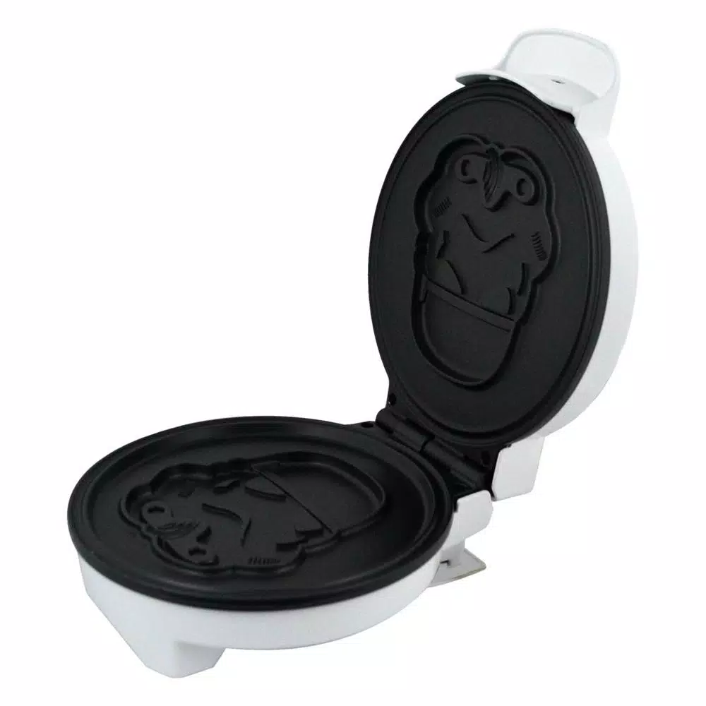 Uncanny Brands Star Wars Stormtrooper American Waffle Maker - White & Black