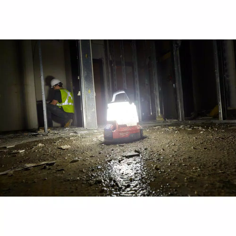 Milwaukee M18 RADIUS LED Compact Site Light, 4400 Lumens, Cordless (Tool-Only)