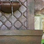 Sunnydaze Decor Resin Weathered Iron Rosette Solar Outdoor Wall Fountain thumbnail 4