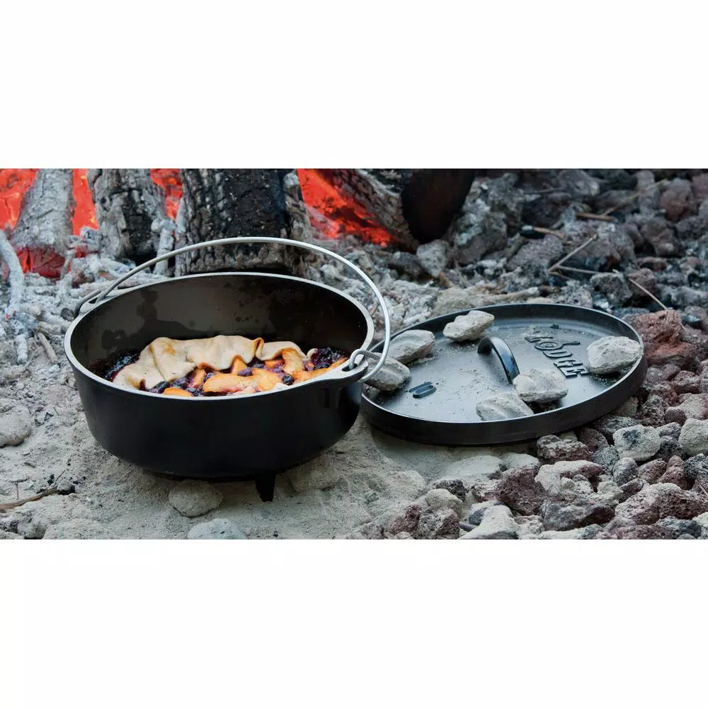 Lodge 4 Qt. Cast Iron Dutch Oven with Lid and Bail Handle