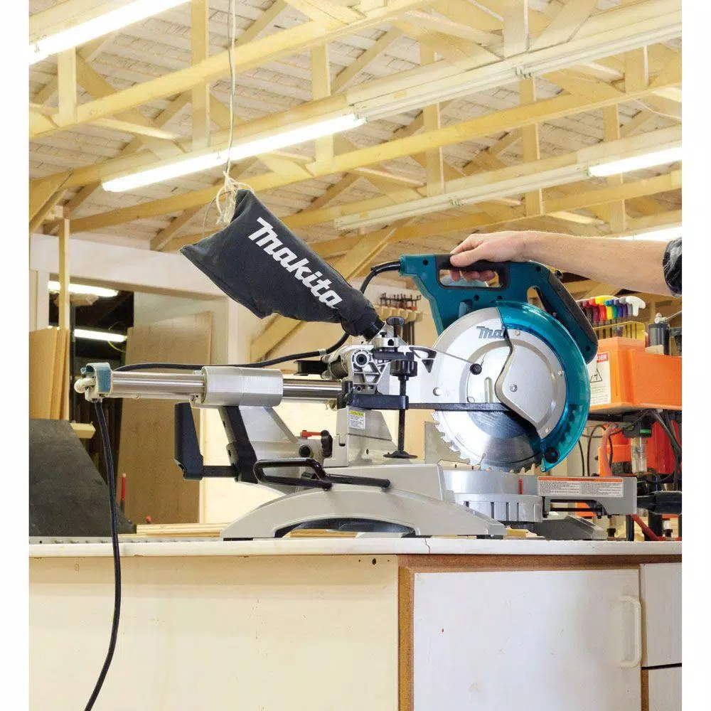 Makita 10 in. 13 Amp Sliding Compound Miter Saw