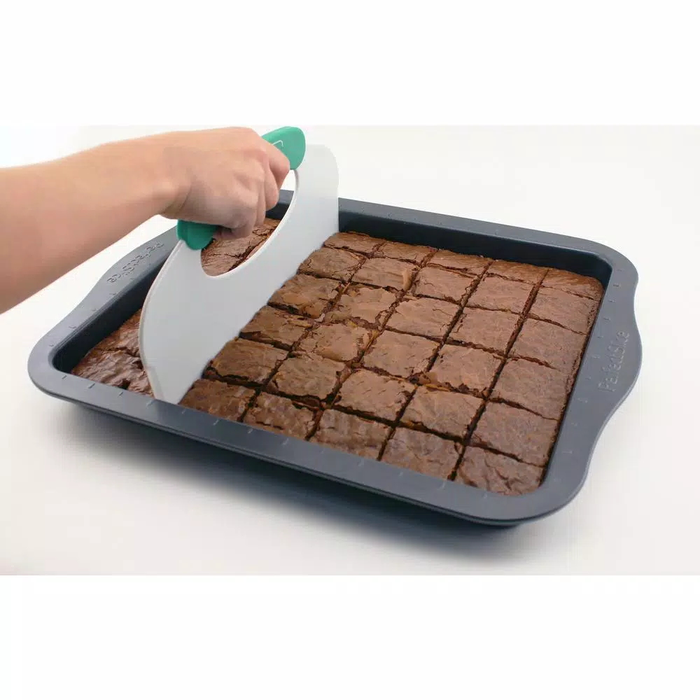 BergHOFF Perfect Slice 7-Piece Carbon Steel Baking Pan Set with Slicing Tools