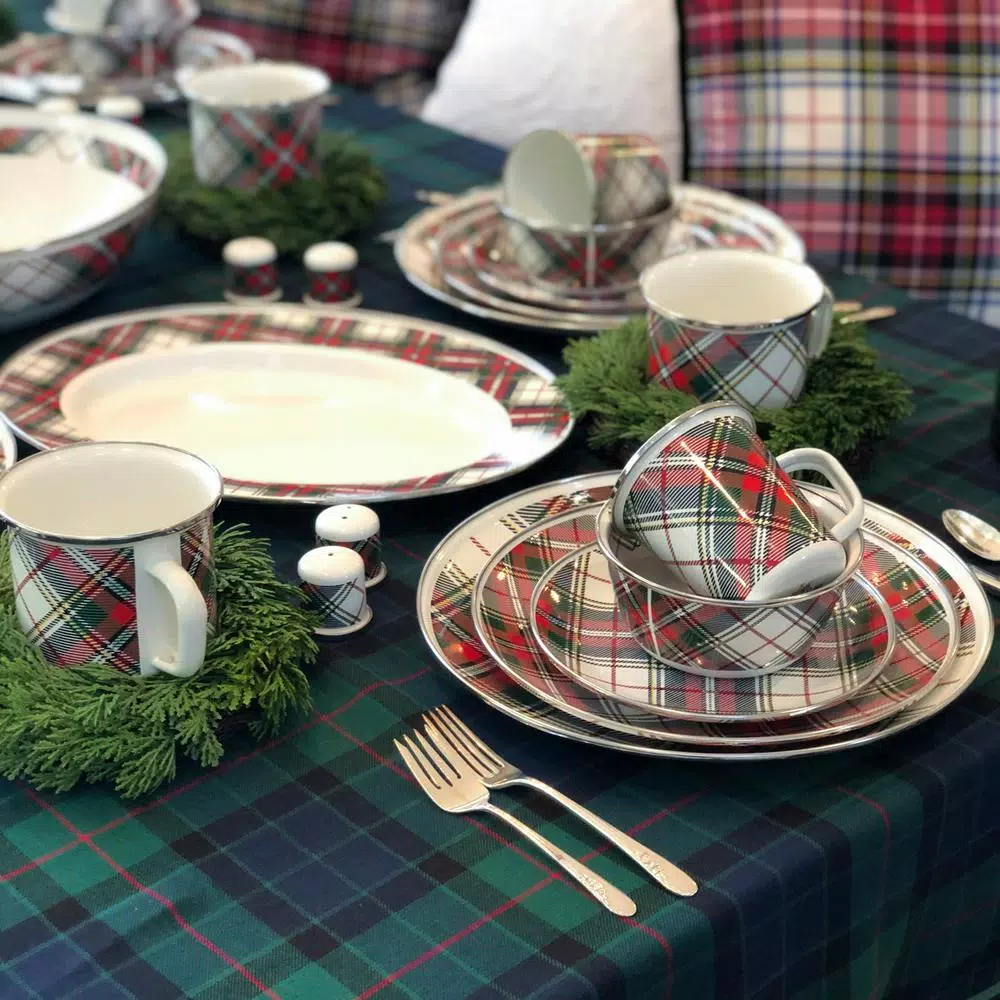 Golden Rabbit Highland Plaid 8 in. Enamelware Round Salad Plate Set of 4