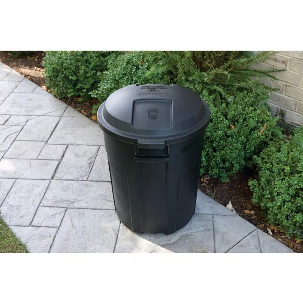 Rubbermaid Roughneck 20 Gallon Round Trash Can with Lid, Black