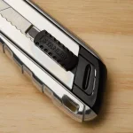 Stanley Xtreme 25 mm Snap-Off Ratcheting Knife with Die-Cast Metal Handle thumbnail 4