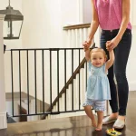 Munchkin Push to Close Safety Gate, Hardware Mounted, 29 in. Tall, Dark Grey thumbnail 3