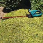 Makita 25 in. Corded Electric Hedge Trimmer, 4.8 Amp, UH6570 thumbnail 13