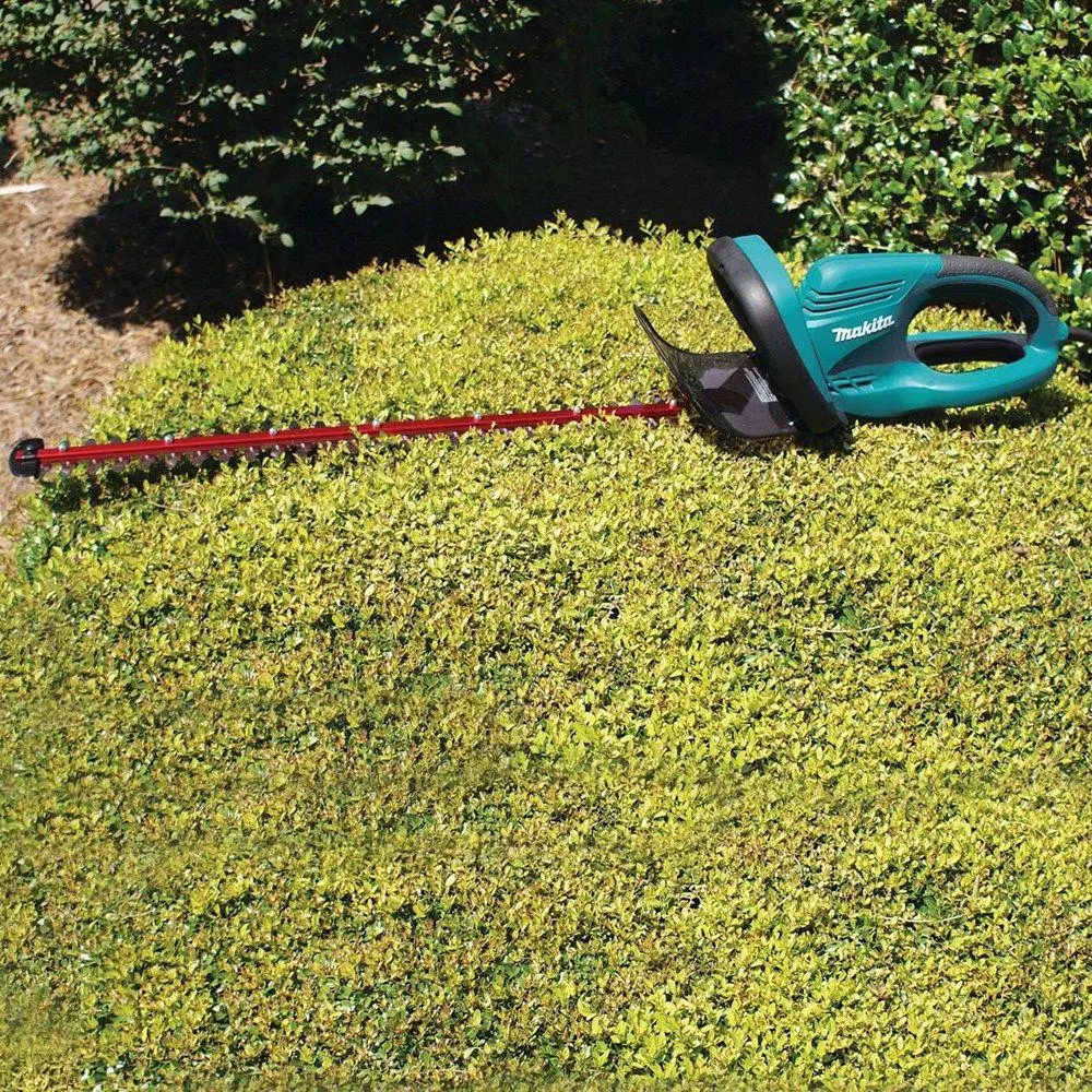 Makita 25 in. Corded Electric Hedge Trimmer, 4.8 Amp, UH6570