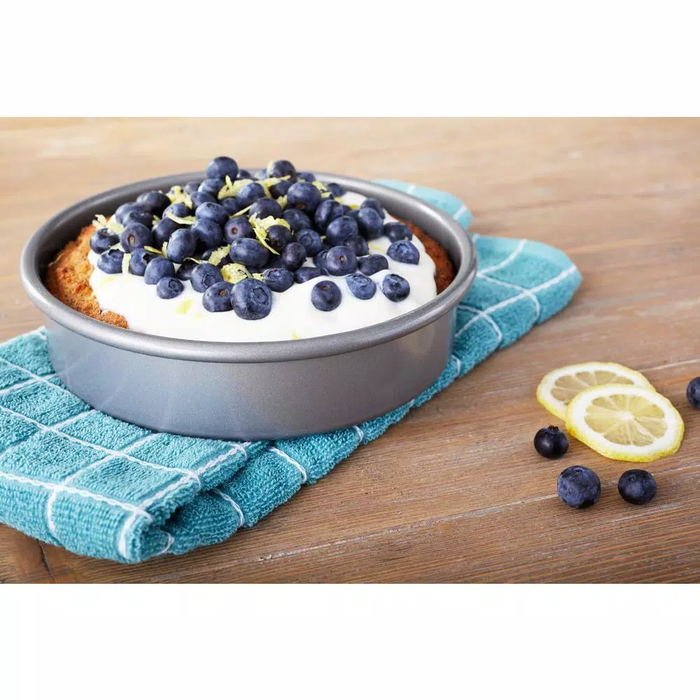 Chicago Metallic Commercial II 8 in. Non-Stick Round Cake Pan