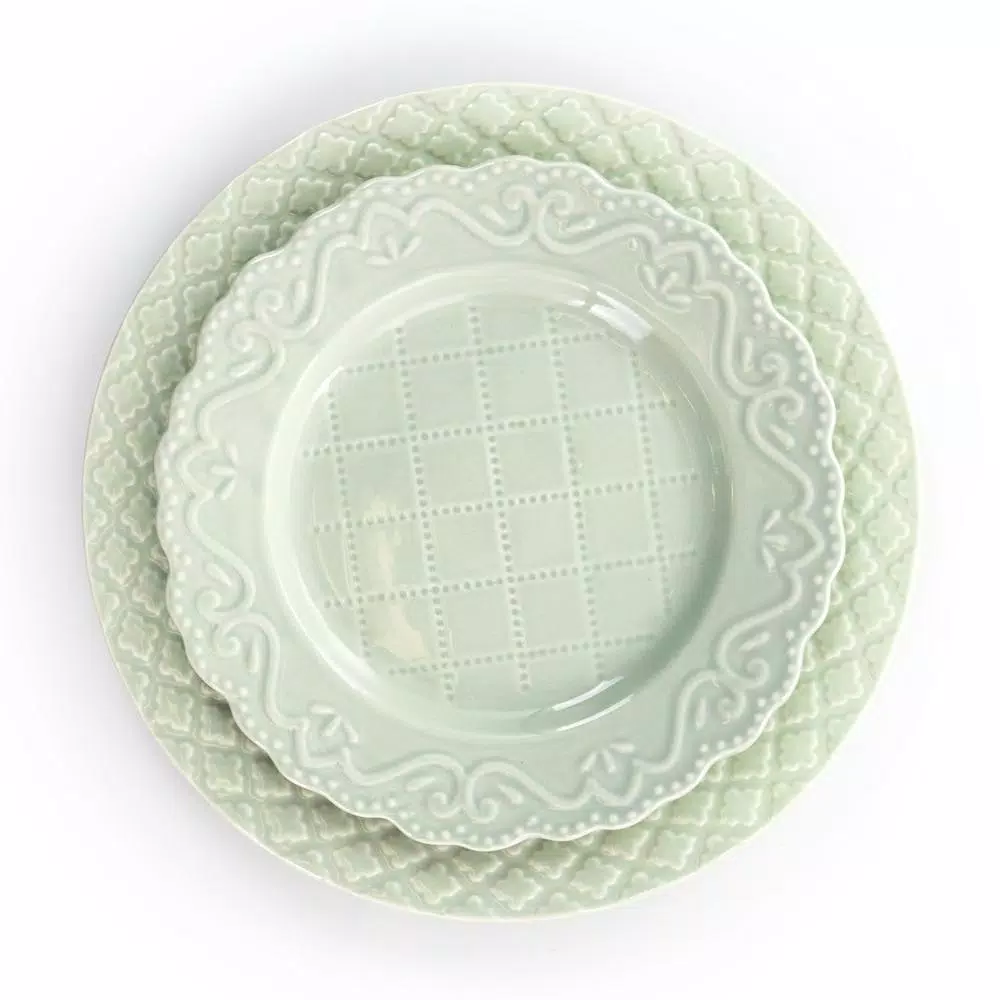 Gibson Home Quilted Eyelet 16-Piece Fine Ceramic Dinnerware Set, Light Grey, Service for 4