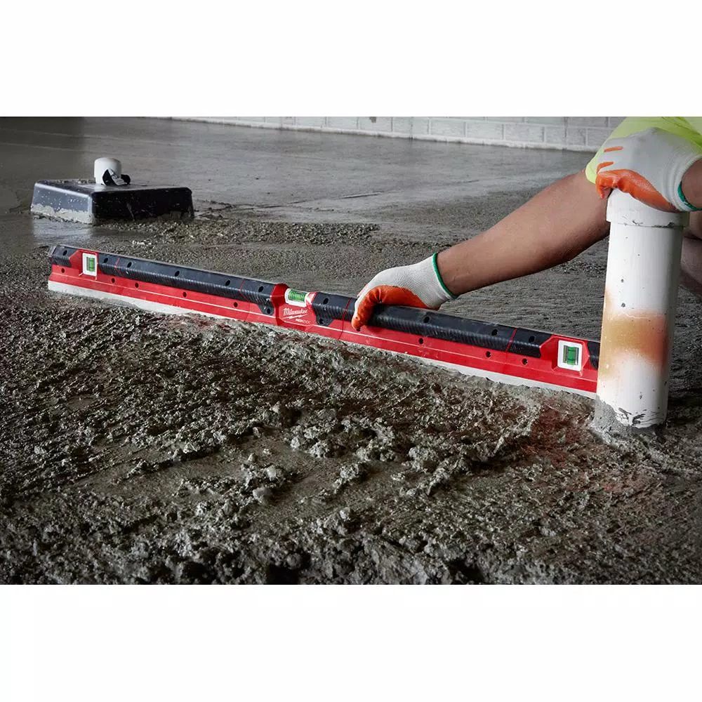Milwaukee 48 in. Concrete Screed Level with 150 ft. Extra Bold Large Capacity Chalk Reel