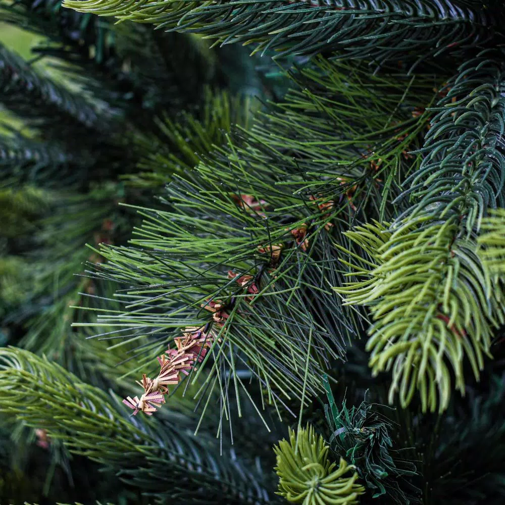 ALEKO 9 ft. Unlit Traditional Artificial Christmas Tree with 2680 Tips