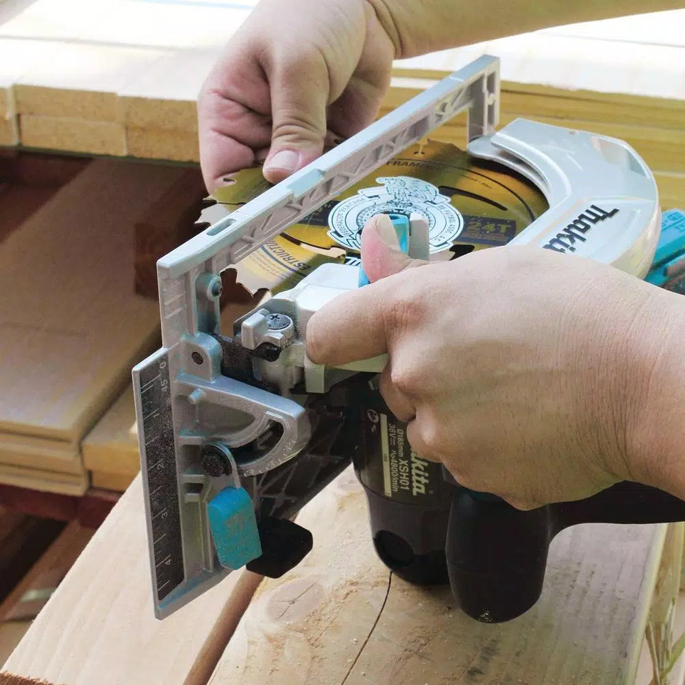 Makita 36V (18V x2) 7-1/4 in. Cordless Circular Saw Kit with 2 5.0 Ah Batteries and Charger