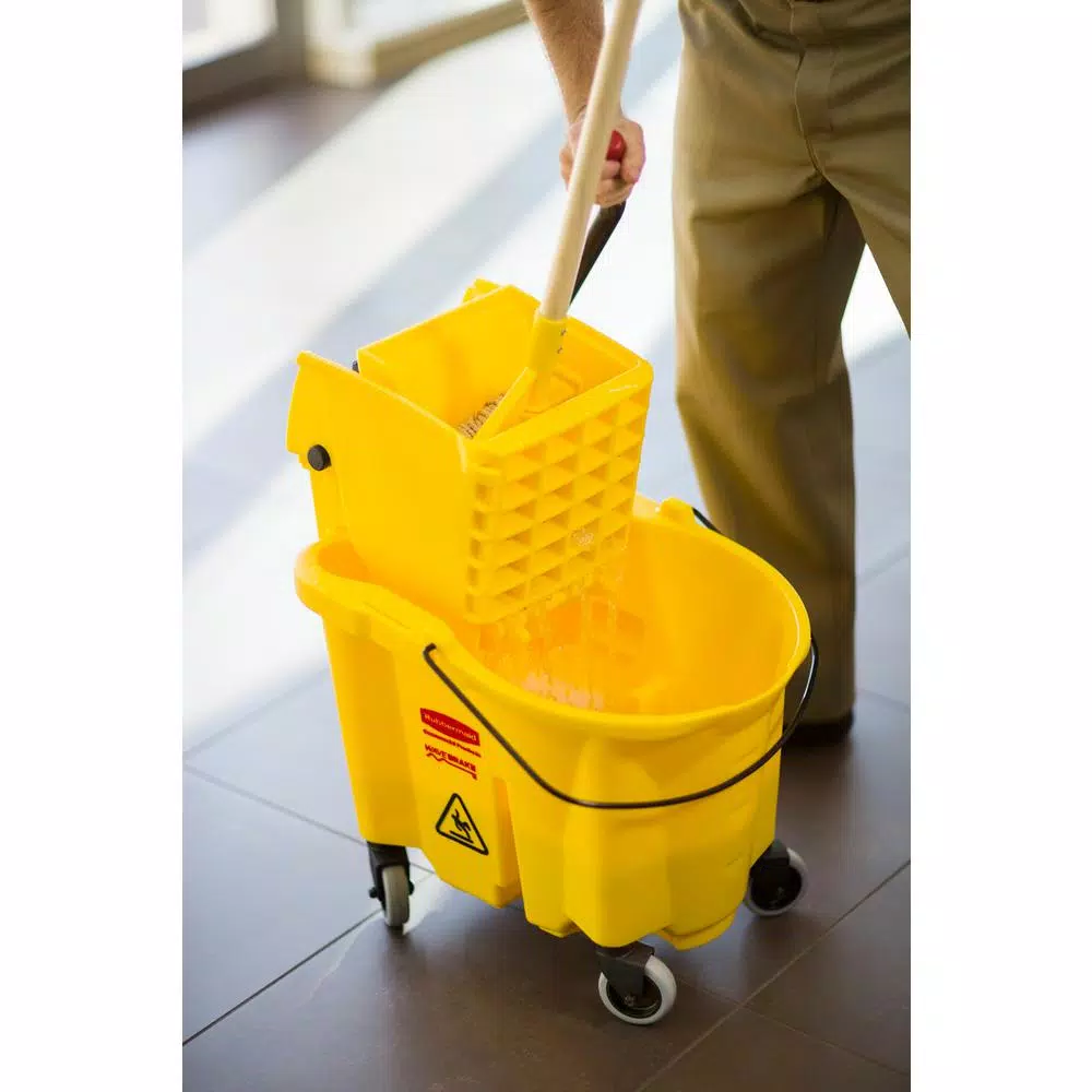 Rubbermaid Commercial Products Rubbermaid WaveBrake 35 Qt. Plastic Mop Bucket with Wringer, Yellow