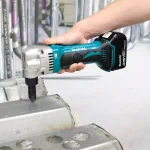 Makita 18V LXT Lithium-Ion Cordless 16-Gauge Metal Nibbler Kit with 5.0Ah Battery and Charger thumbnail 5