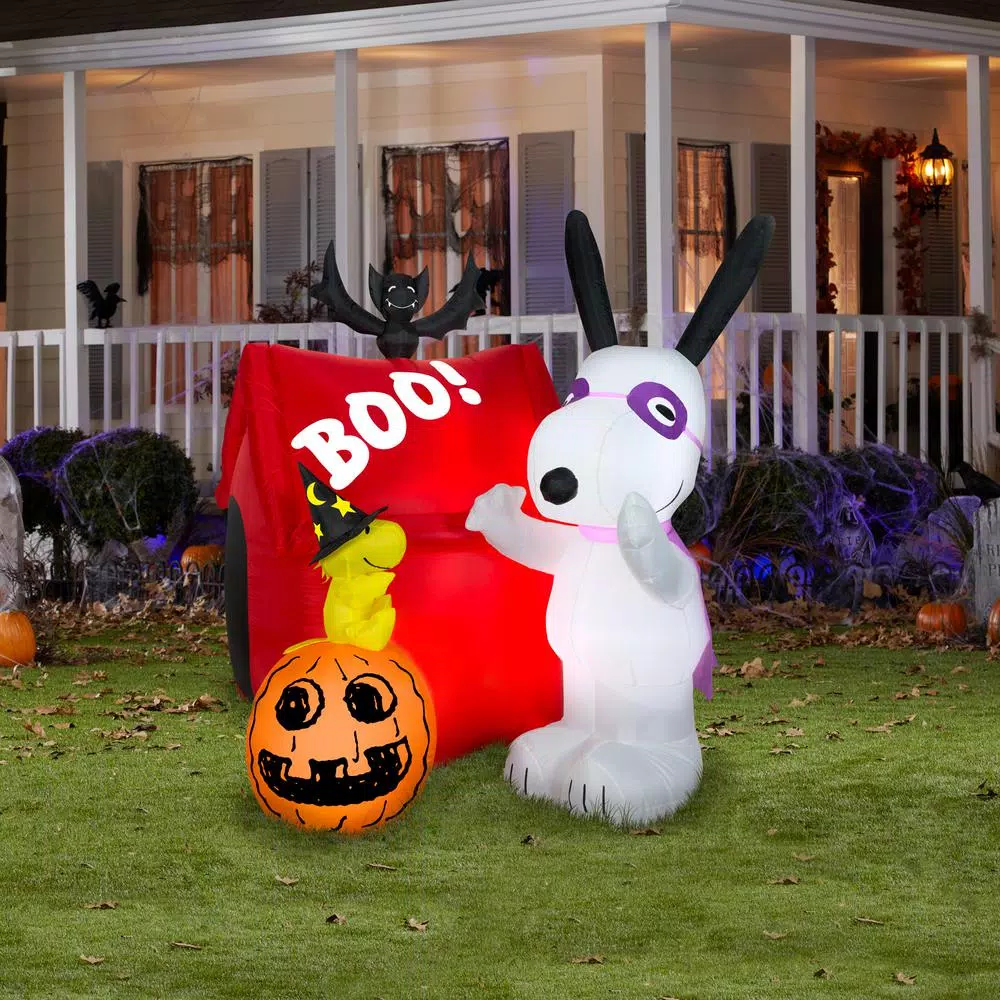 Gemmy 6 ft. Snoopy Dog House Halloween Airblown Inflatable Decor