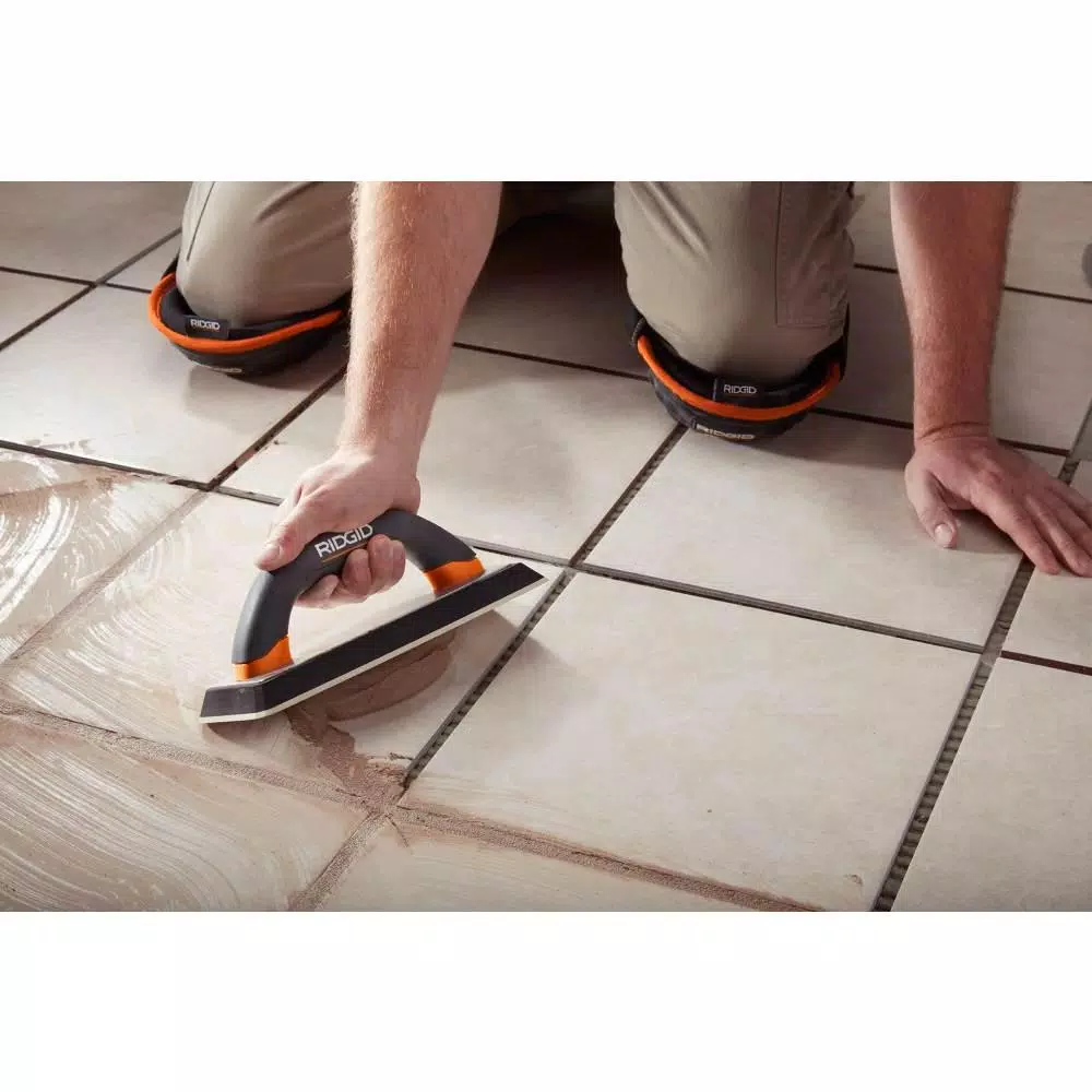 RIDGID Backerboard Scoring Knife and Gel-Foam Knee Pads Set