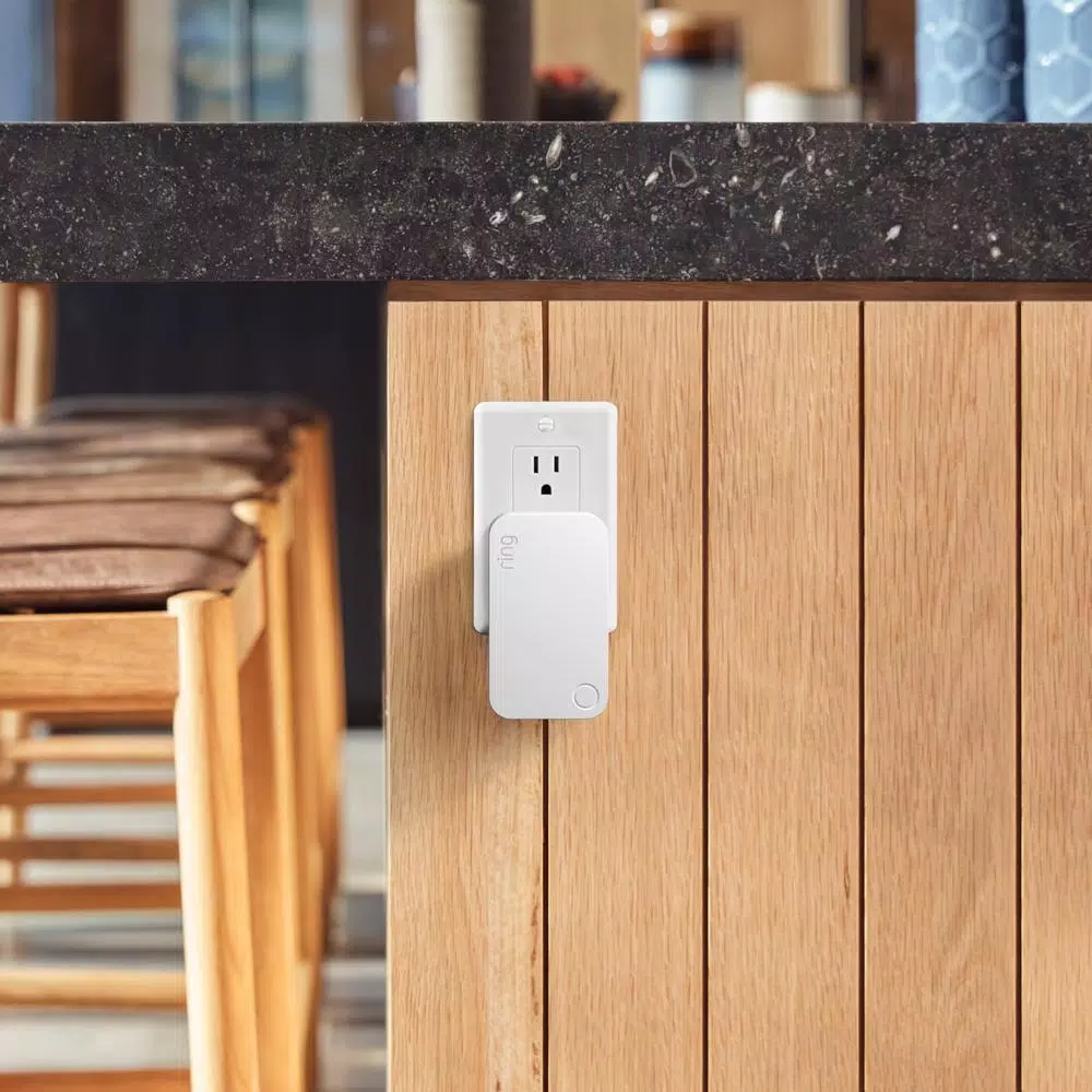 Ring Alarm Z-Wave Range Extender (2nd Gen) for Enhanced Smart Home Connectivity