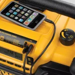 DEWALT 7.2V - 18V Heavy-Duty Worksite Radio and Charger thumbnail 4