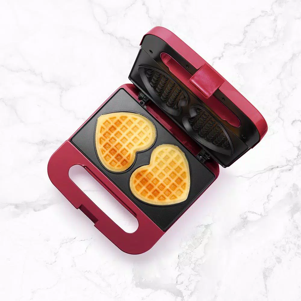 HOLSTEIN HOUSEWARES 750W Red and Stainless Steel Heart Shaped Waffle Maker