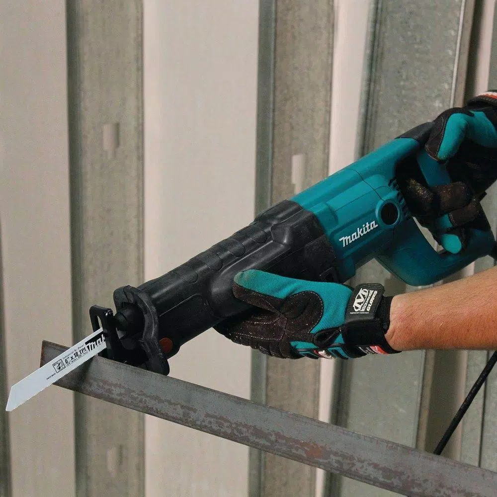 Makita 11 Amp Corded Variable Speed Reciprocating Saw Bundle with 6-Piece Blade Assortment Set