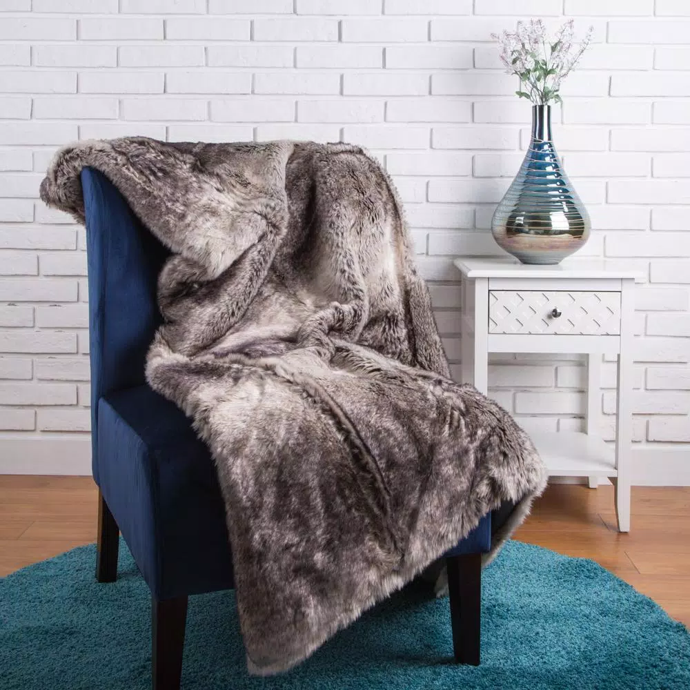 Glitzhome 60 in. Ombre Gray Faux Fur Luxury Throw Blanket