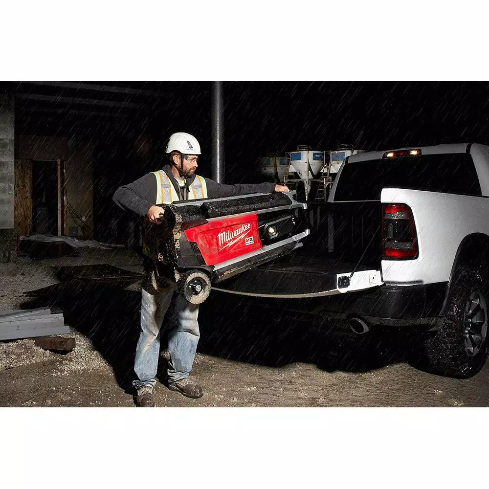 Milwaukee MX FUEL Lithium-Ion Cordless Rocket Tower Light with Integrated Charger