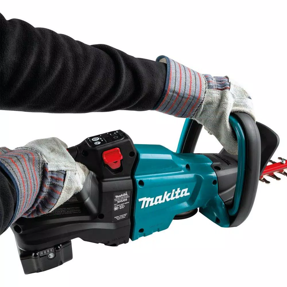 Makita 18V LXT Brushless Cordless 30 in. Hedge Trimmer Kit with (2) 5.0 Ah Batteries and Charger