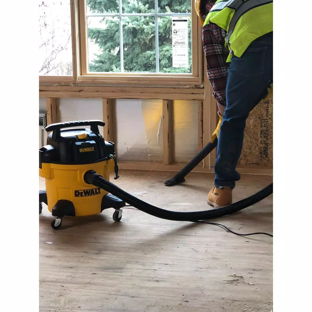 DEWALT 6 Gal. Poly Wet/Dry Vacuum with 4 Peak HP Motor and 10 ft. Power Cord