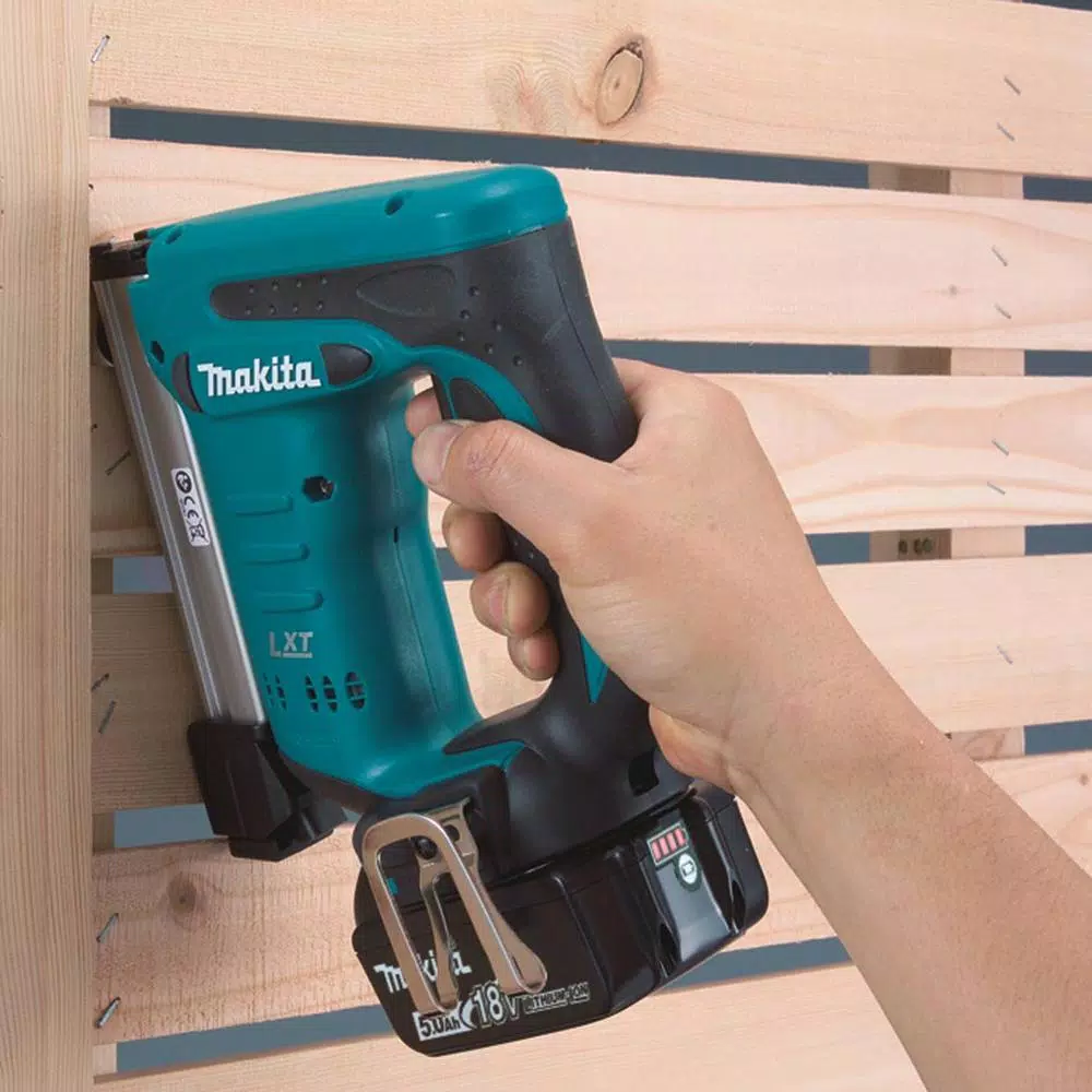 Makita 18V LXT Brushless 3/8 in. Crown Stapler Kit with 5.0Ah Battery and Charger